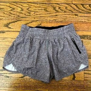 Lululemon Tracker Low-rise lined short 4”. Size 8